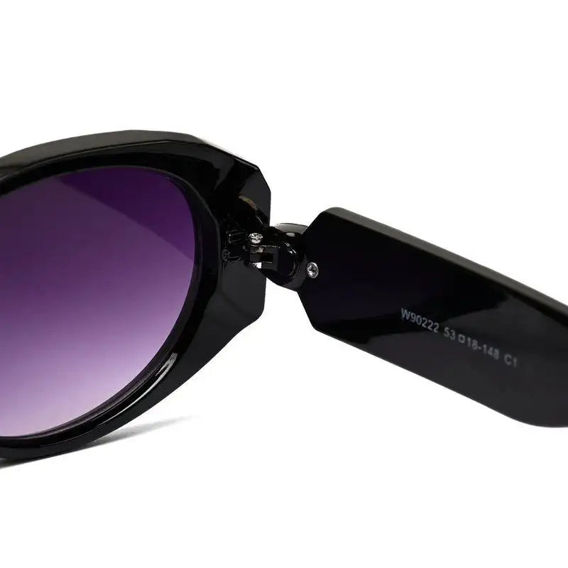 Medusa | Black Medium Full Rim Oval Sunglasses for Women [UV-protected]
